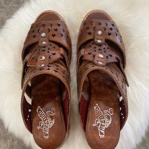 New without tags Free Bird brown Leather sandal
